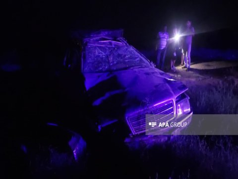 Üç maşın toqquşdu - 2 nəfər öldü 