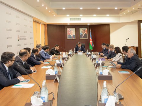 Mərkəzi Bankın sədri şirkət rəhbərləri ilə görüşdü