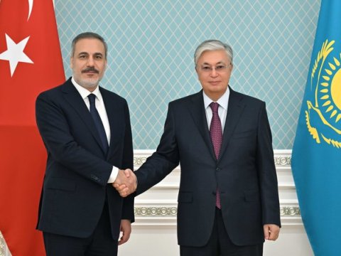 Fidan Tokayevlə görüşdü