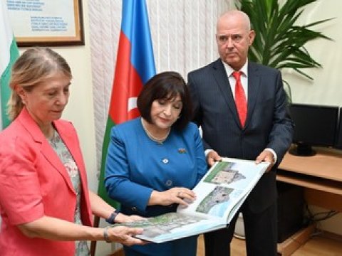 Spiker Bolqarıstanda Azərbaycan dili mərkəzində olub - FOTOLAR