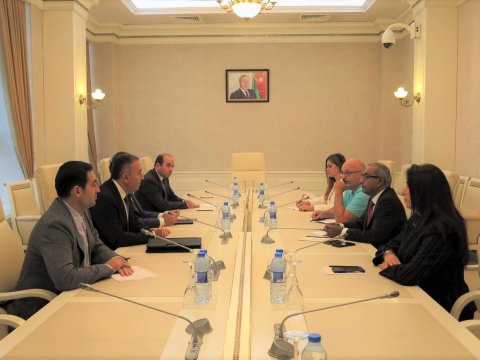 Milli Məclisdə Kanada deputatı ilə görüş