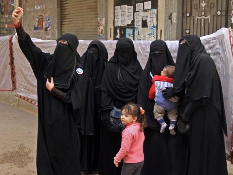 Misir məktəblərdə qızların niqab taxmasını qadağan edir
