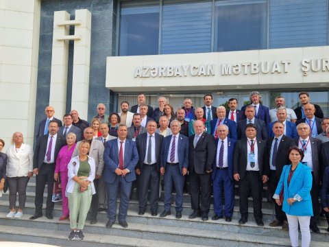 Türkiyəli jurnalistlər Mətbuat Şurasında - FOTOLAR