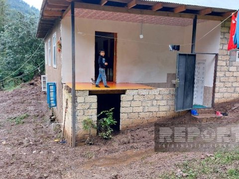 Astarada körpü dağıldı, ev qəzalı vəziyyətə düşdü