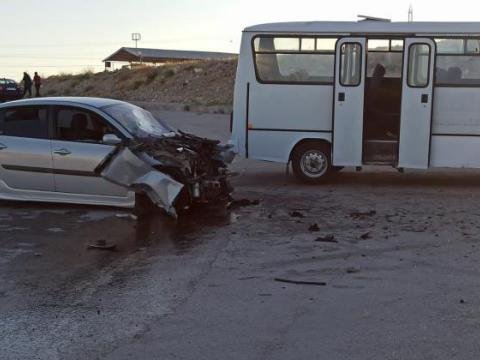 Fəhlələri daşıyan avtobus qəzaya uğradı - 15 yaralı var 