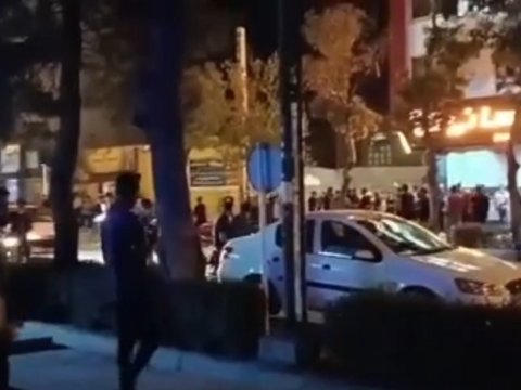 İranda kütləvi aksiyalar - Polis atəş açdı