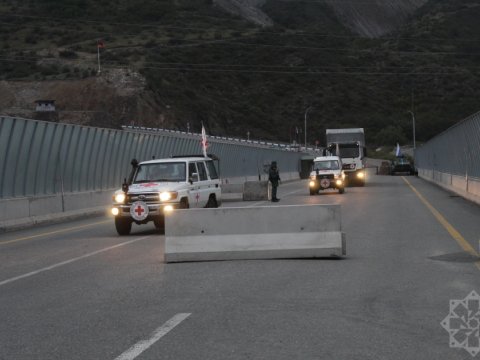 BQXK-nın 3 maşını Laçından Xankəndiyə getdi 