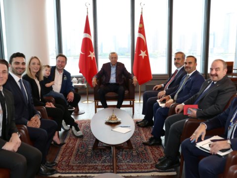 Ərdoğan İlon Maskla görüşüb, ona kitab hədiyyə edib - FOTO