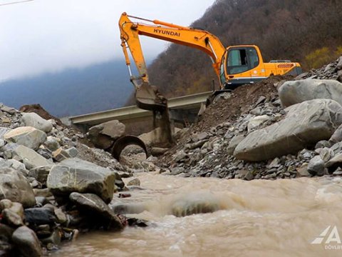 Sel Astarada 2 körpüyə ziyan vurdu