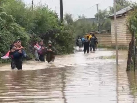 Xilasedicilər Astarada 38 nəfəri təxliyə etdi - VİDEO