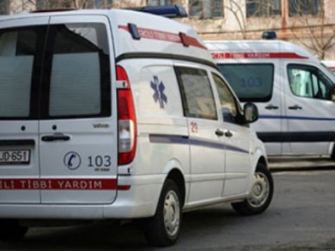 Təcili yardım maşını qəzaya düşdü - 5 yaralı var 