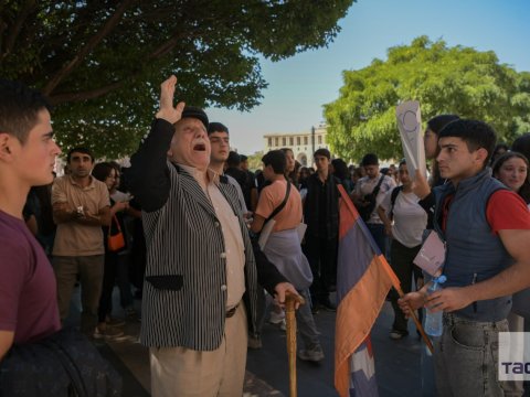 İrəvanda Paşinyana istefa tələbi ilə aksiya keçirilir - FOTOLAR