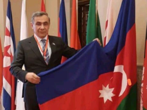 Məğlub nümayəndə heyəti meydanın mərkəzinə dəvət edildi