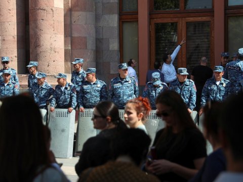 İrəvanda çaxnaşma: Paşinyan istefa verəcək?