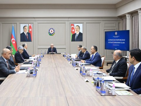 Baş nazir iclas keçirdi - Əhalinin vergi yükü azaldılacaq