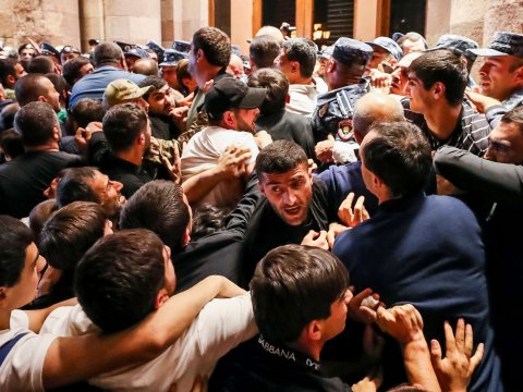 Ermənistanda aksiyalara görə 28 nəfər TUTULDU