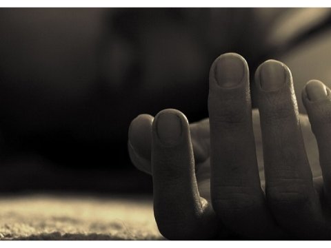 Özünə iynə vuran həkim şoka düşüb öldü