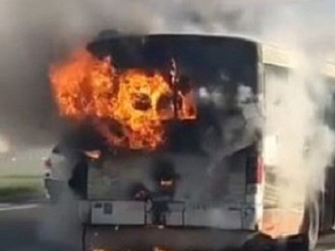 Binəqədidə sərnişin avtobusu YANDI