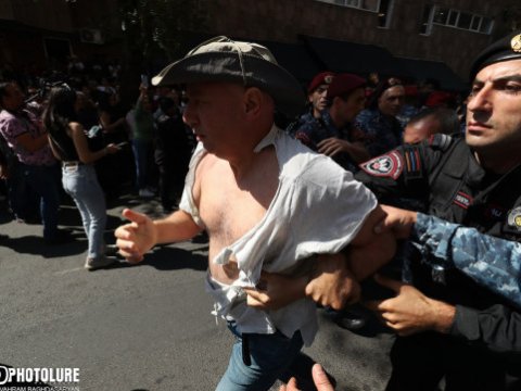 Ermənistan polisi 350 nəfəri saxlayıb