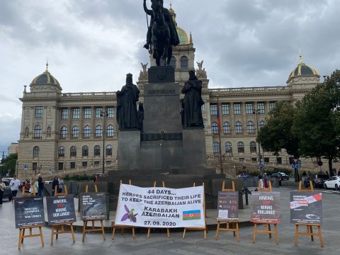 Praqada Ermənistanın mina terroruna həsr olunmuş sərgi-aksiya təşkil edilib