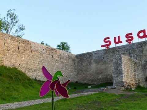 Müdafiə Nazirliyi xarici ölkələrin hərbi attaşelərini Şuşaya apardı