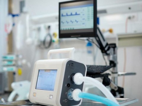 Qənirə Paşayeva süni nəfəs aparatına qoşulub