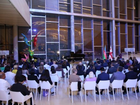 Məşhur pianoçu Heydər Əliyev Mərkəzində çıxış etdi