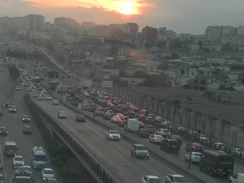 Ziya Bünyadov və Azadlıq prospektlərində güclü tıxac var