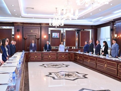 Parlamentdə daha bir komitə iclası 