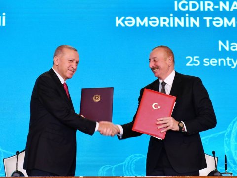 Qars-Naxçıvan dəmir yoluna dair niyyət protokolu imzalandı