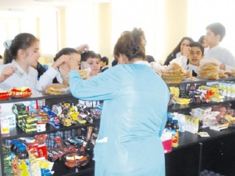 Məktəbdə kütləvi zəhərlənmə - 11 şagird və 1 müəllim xəstəxanaya yerləşdirildi