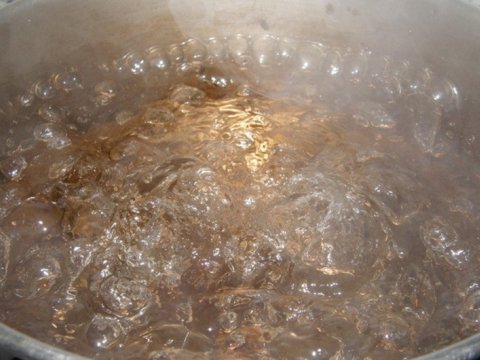 Zabratda dəhşət: 2 nəfərin üzərinə qaynar su töküldü - Biri öldü