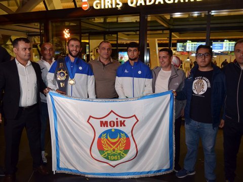 Dünya çempionatında uğurla çıxış edən idmançılar Vətənə qayıtdılar