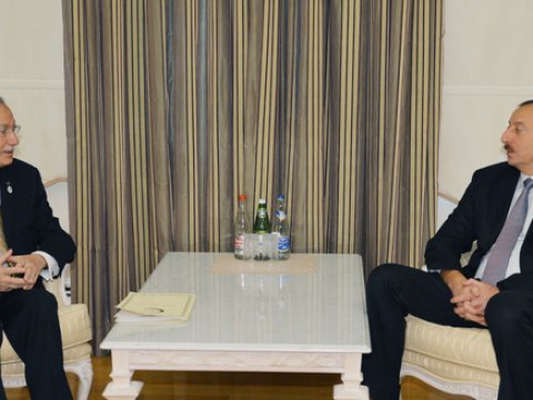 Ekmələddin İhsanoğlu İlham Əliyevi təbrik etdi