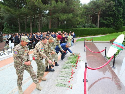 QHT Agentliyi Fəxri və Şəhidlər xiyabanlarına ziyarət təşkil edib - FOTOLAR