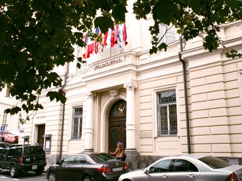 Tbilisidə rektor seçkiləri ilə bağlı etiraz AKSİYASI
