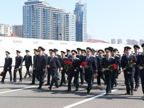 Baş Prokurorluğun rəhbər heyəti Zəfər Parkında