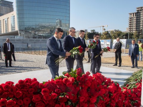 “AzerGold”un rəhbərliyi və kollektivi Zəfər parkını ziyarət edib - FOTO