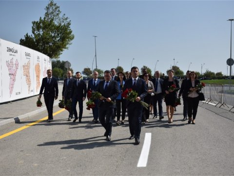 MEDİA rəhbərliyi Zəfər parkında - FOTO