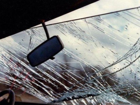 Yük maşını dərəyə aşdı - İki nəfər öldü