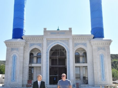 İlham Əliyev Zəngilan şəhər məscidində görülən işlərlə tanış oldu - FOTOLAR