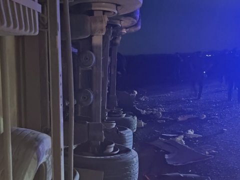 İki yük maşını toqquşdu - Ölən və xəsarət alanlar var