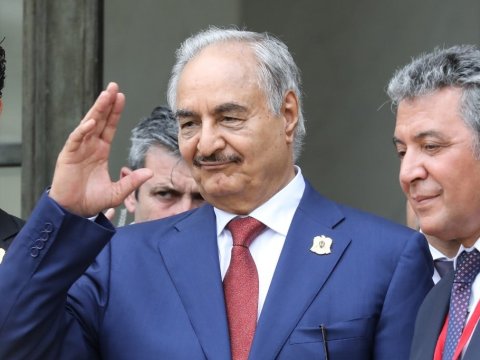 Putin Xəlifə Haftarla görüşdü