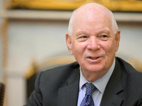 Ermənipərəst senatorun yerinə o seçildi