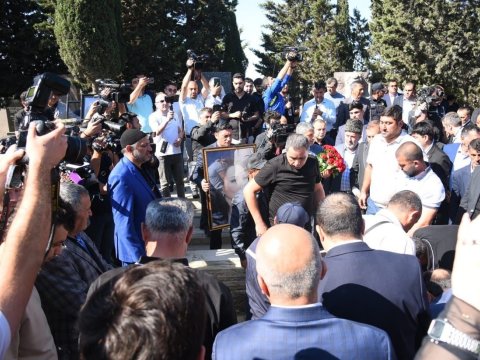 Qənirə Paşayeva dəfn olundu - VİDEO