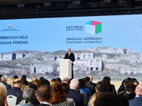 Prezident Forumda iştirak edib - FOTOLAR