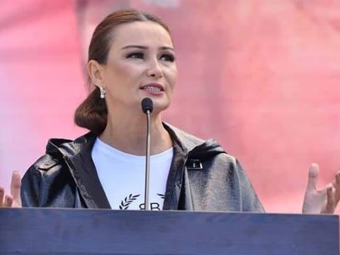 Xaricdə yaşayan jurnalist: “Qənirə xanımla İstanbuldan Bakıya qədər söhbət etdik”