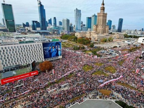 1 milyon insan küçəyə çıxdı