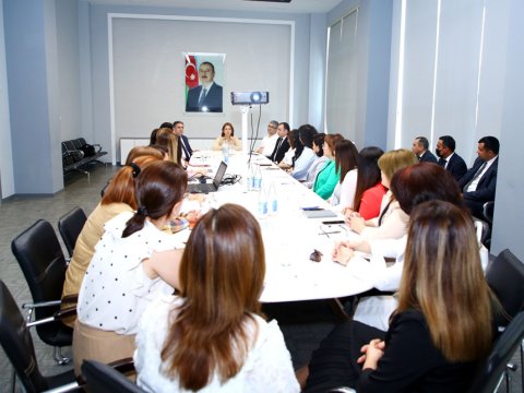 Mehriban Vəliyeva məktəb direktorlarını qəbula çağırdı
