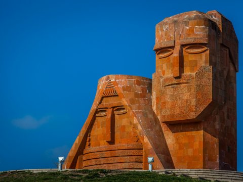 Xankəndidəki abidənin taleyi: Onu sökməliyik, yoxsa...